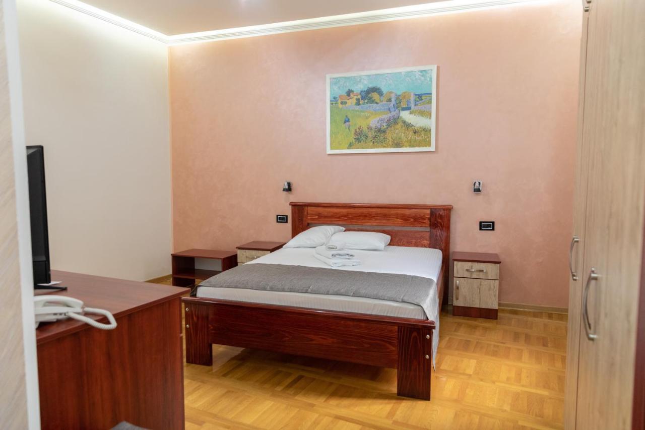 Hotel Kutko Pančevo Esterno foto