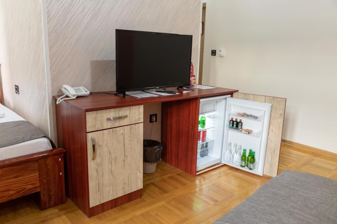 Hotel Kutko Pančevo Esterno foto