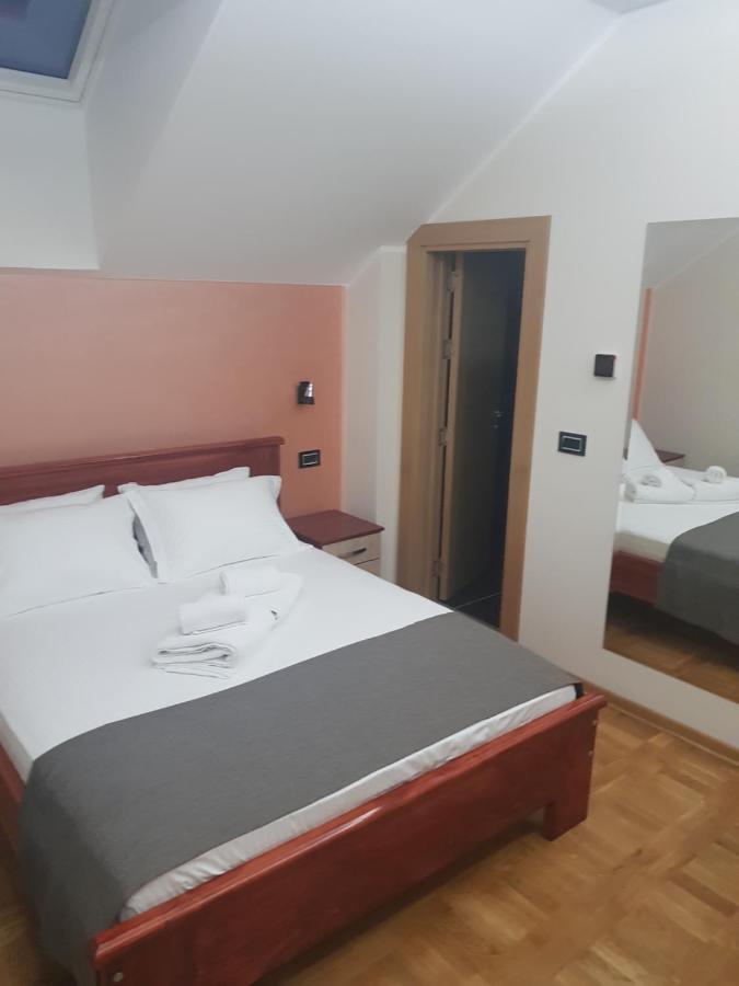 Hotel Kutko Pančevo Esterno foto