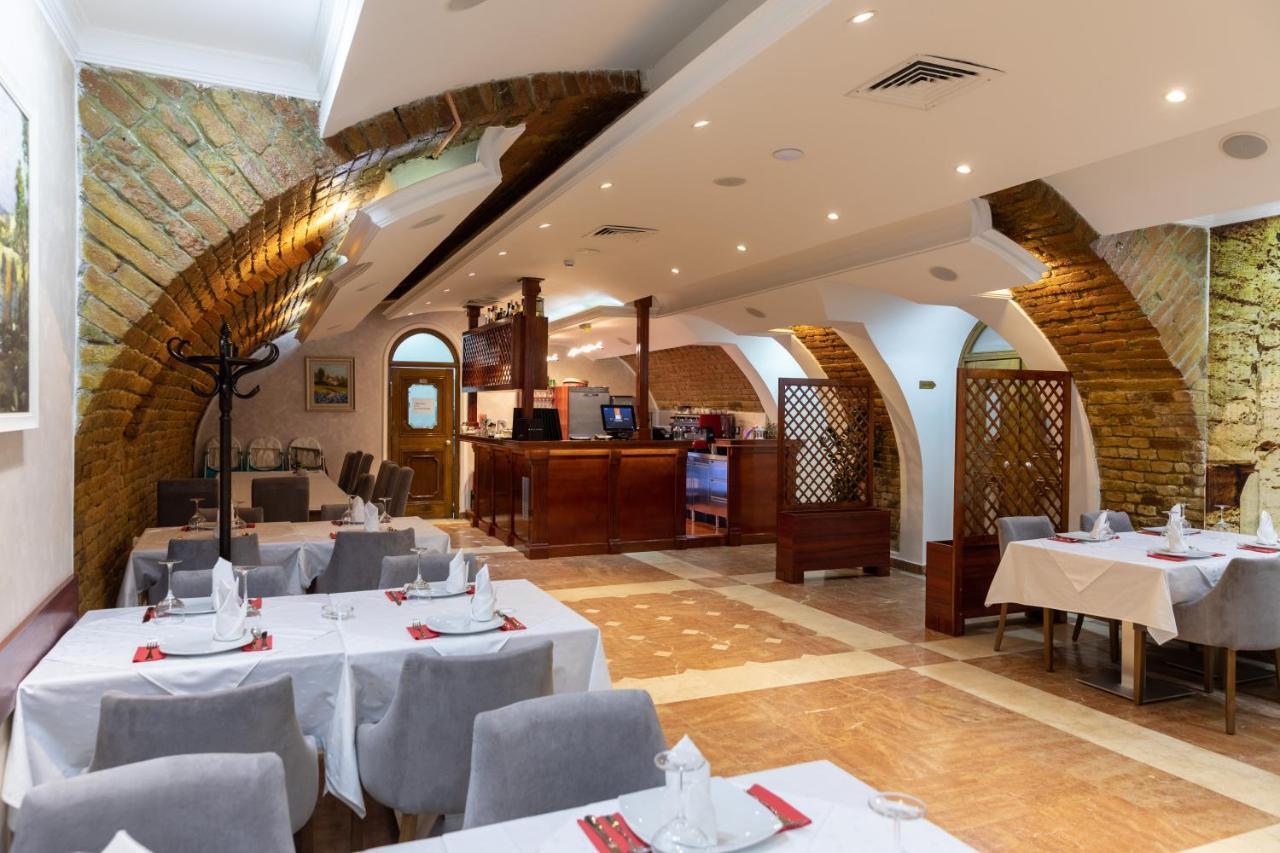 Hotel Kutko Pančevo Esterno foto
